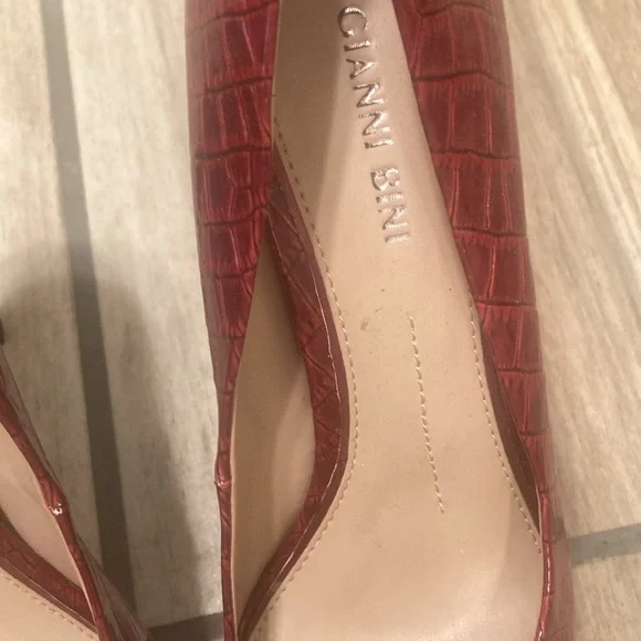 Gently used Gianni Bini Pumps - Picture 3 of 7